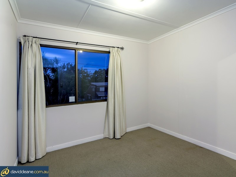 1 Lindfield Dr, Petrie QLD 4502