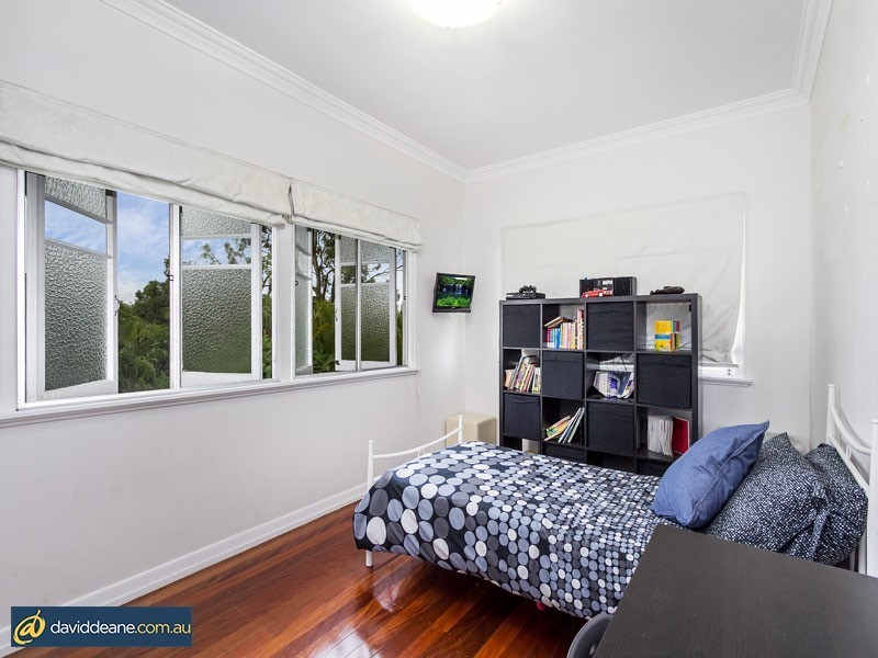 26 Hedge St, Strathpine QLD 4500