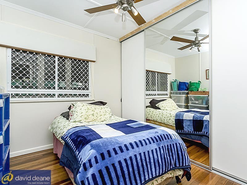 15 Lancaster St, Strathpine QLD 4500