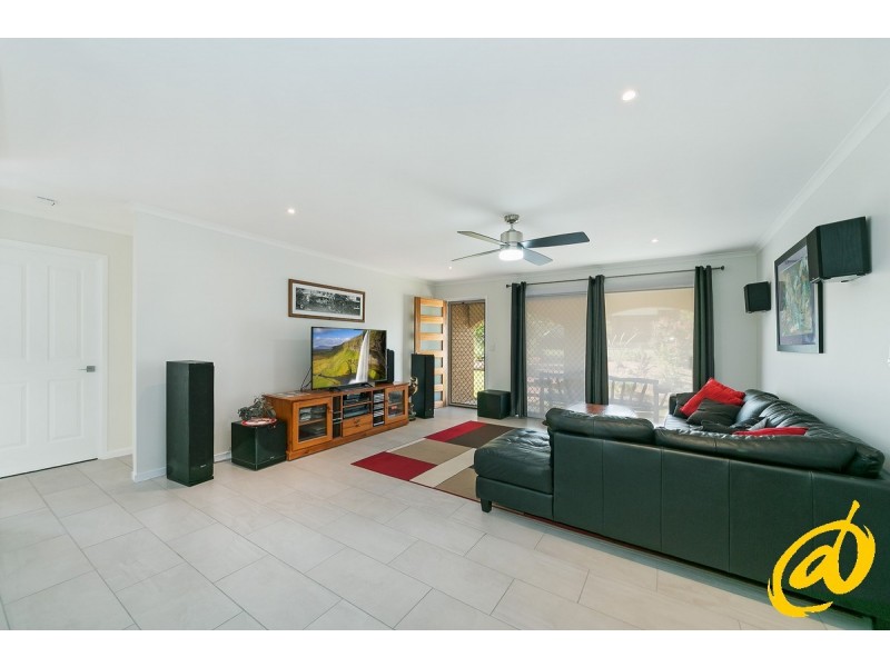 10 Illoura Street, Petrie QLD 4502