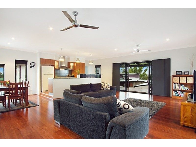 64 Affleck Ave, Petrie QLD 4502