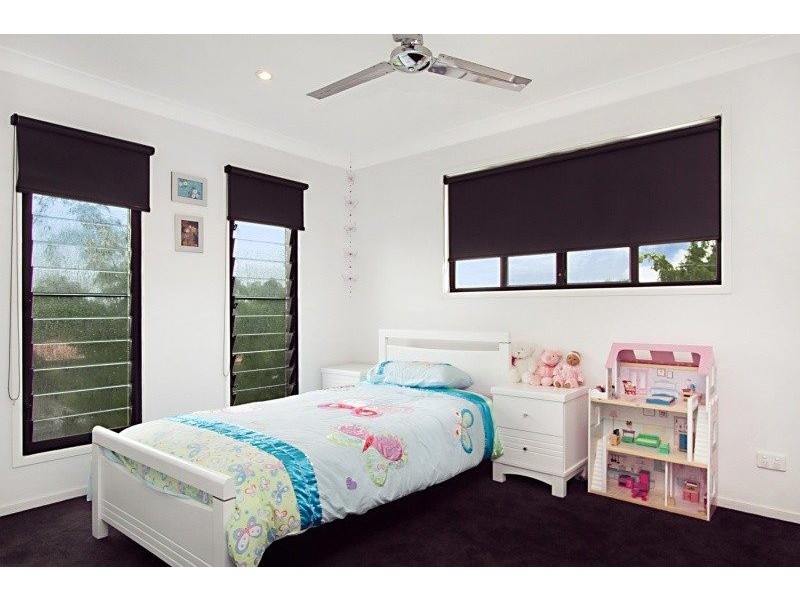 64 Affleck Ave, Petrie QLD 4502