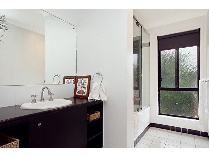 64 Affleck Ave, Petrie QLD 4502