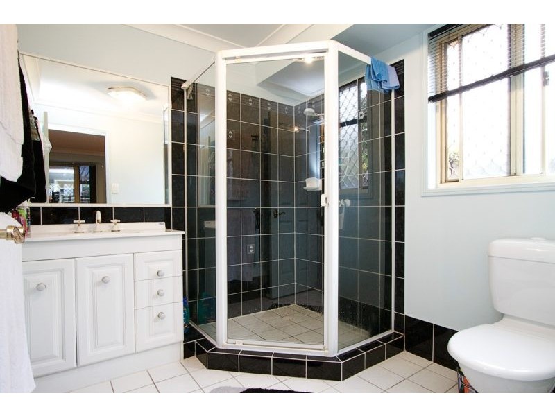 4 Mindi Ct, Cashmere QLD 4500