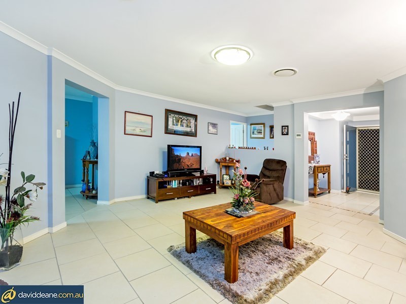 12 Glenveagh Pl, Kallangur QLD 4503