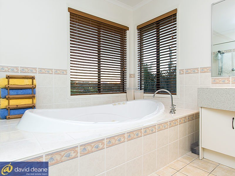 40 Hunter Cct, Petrie QLD 4502