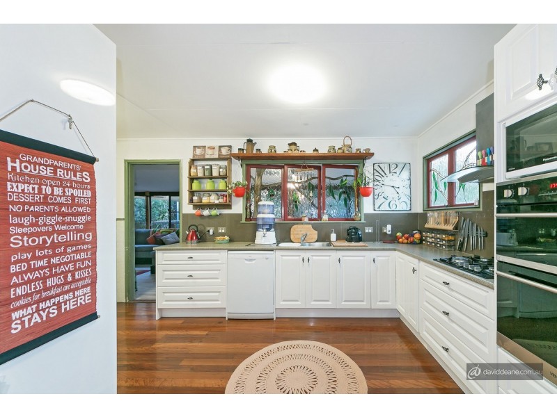 6 Boorogari Place, Petrie QLD 4502