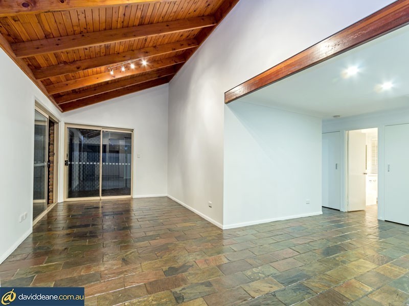 31 Constantia Dr, Petrie QLD 4502