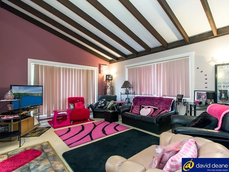 17 Voltaire Cres, Petrie QLD 4502