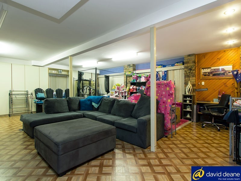 17 Voltaire Cres, Petrie QLD 4502