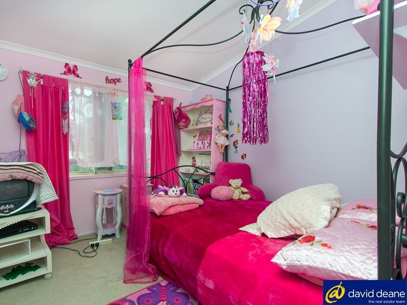 17 Voltaire Cres, Petrie QLD 4502