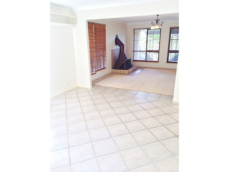 8 Ritchie Ct, Petrie QLD 4502