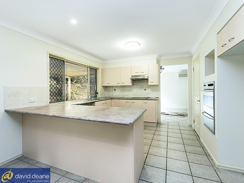 8 Ritchie Ct, Petrie QLD 4502