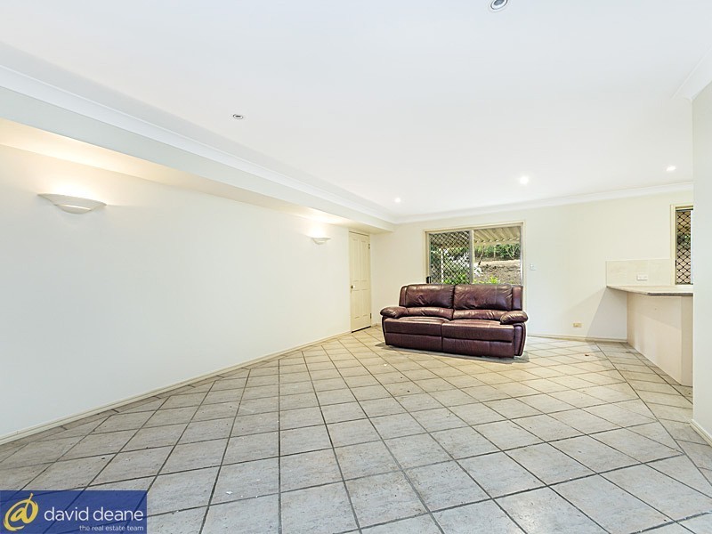 8 Ritchie Ct, Petrie QLD 4502