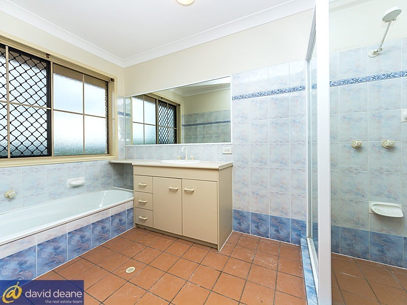 8 Ritchie Ct, Petrie QLD 4502