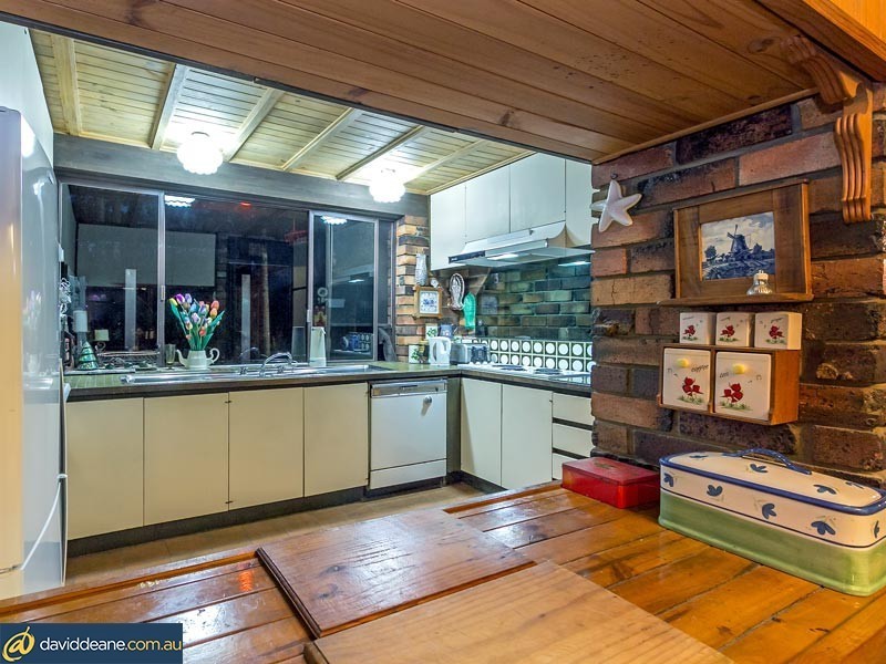 63 Whiteside Rd, Whiteside QLD 4503