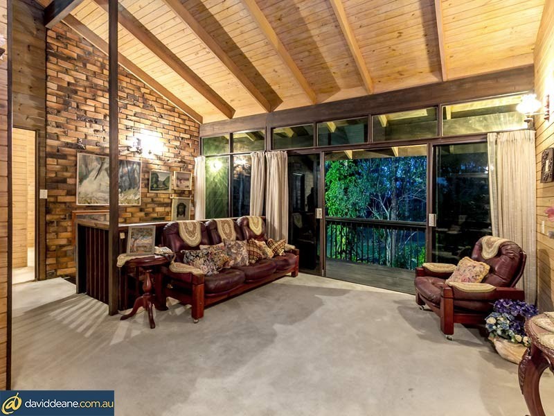 63 Whiteside Rd, Whiteside QLD 4503