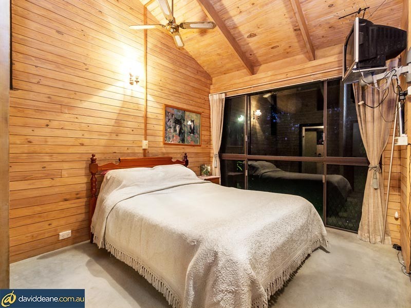 63 Whiteside Rd, Whiteside QLD 4503