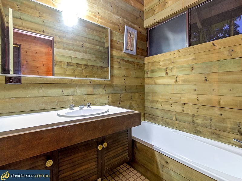 63 Whiteside Rd, Whiteside QLD 4503