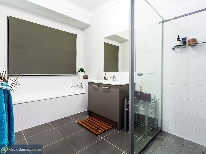 61 Castlewellan Cct, Warner QLD 4500