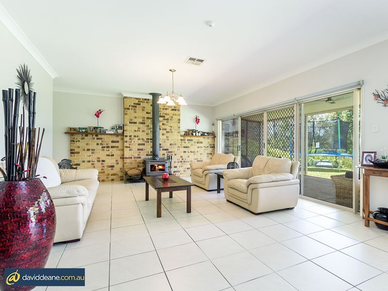 61 Whiteside Rd, Whiteside QLD 4503