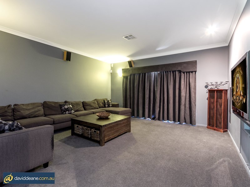 61 Whiteside Rd, Whiteside QLD 4503