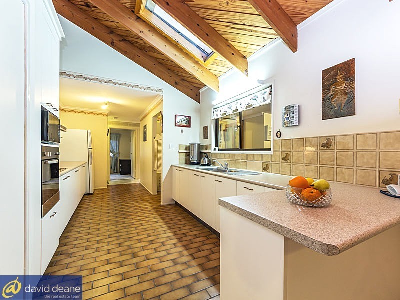 8 Clarendon St, Strathpine QLD 4500