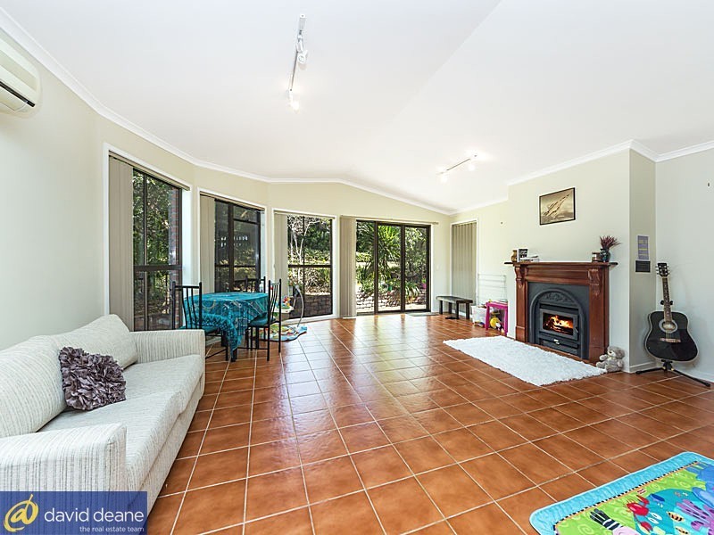 24 Woodlands Ave, Petrie QLD 4502