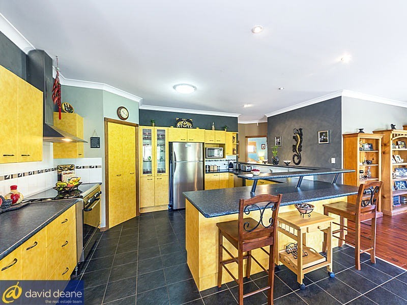 858 Clear Mountain Road, Cashmere QLD 4500