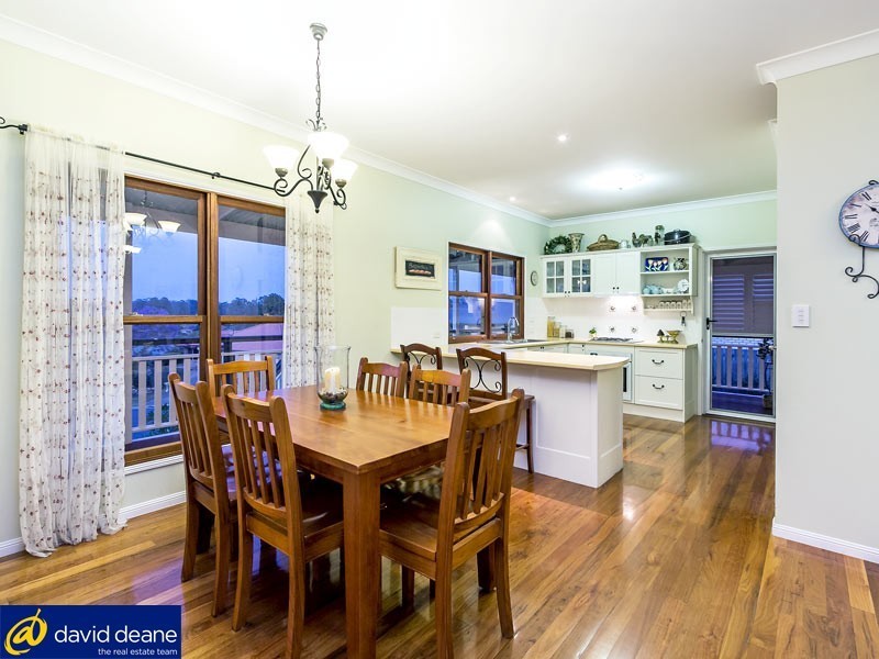 8 Beakey Close, Petrie QLD 4502