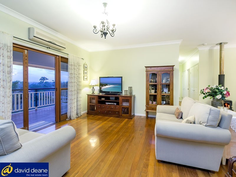 8 Beakey Close, Petrie QLD 4502