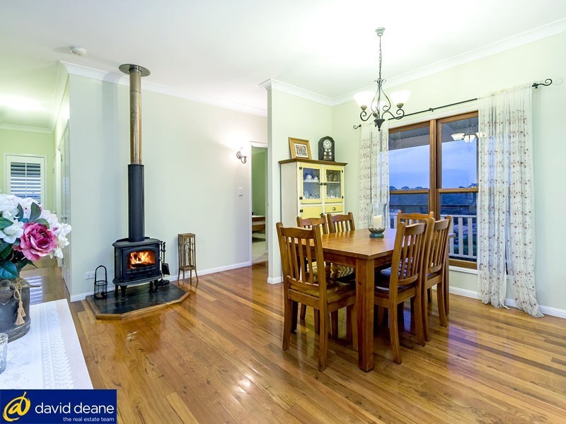 8 Beakey Close, Petrie QLD 4502