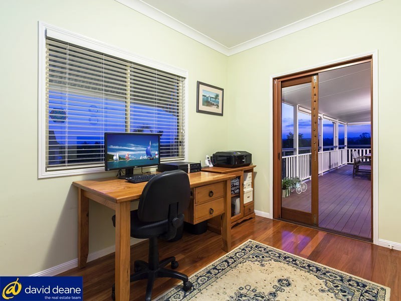 8 Beakey Close, Petrie QLD 4502
