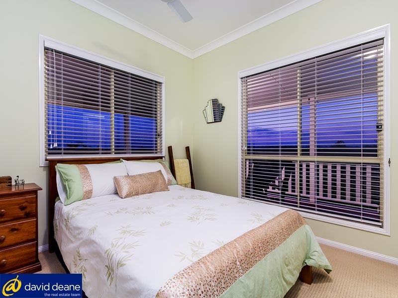 8 Beakey Close, Petrie QLD 4502