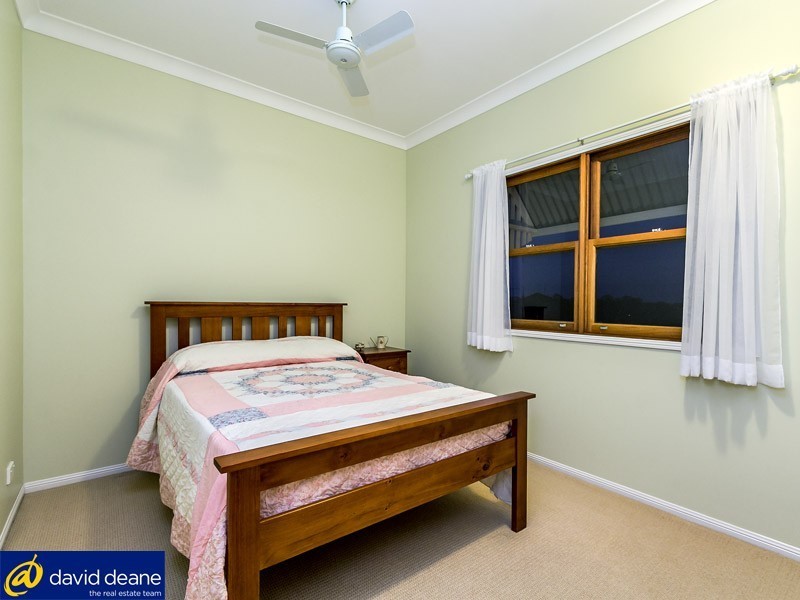 8 Beakey Close, Petrie QLD 4502