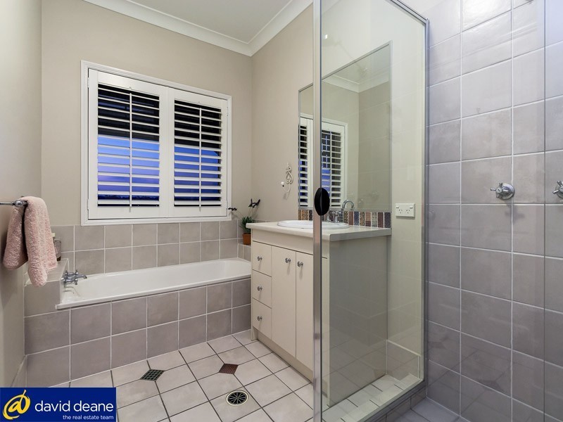 8 Beakey Close, Petrie QLD 4502
