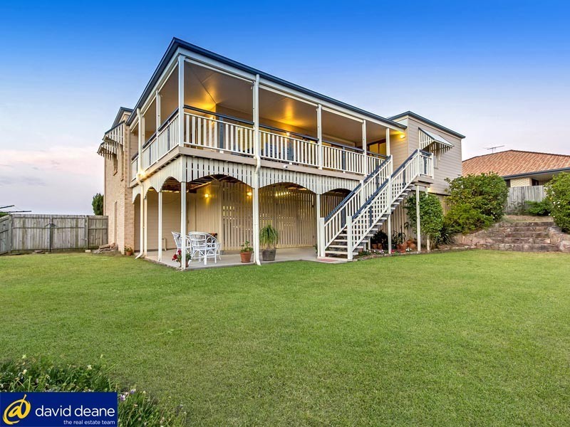 8 Beakey Close, Petrie QLD 4502