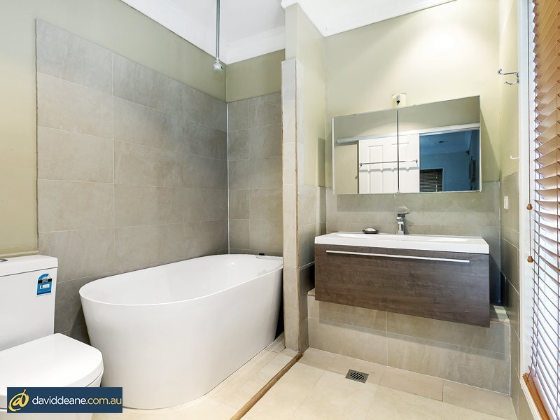 55 Eucumbene Dr, Petrie QLD 4502