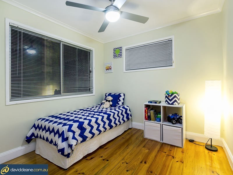 22 Frenchs Rd, Petrie QLD 4502