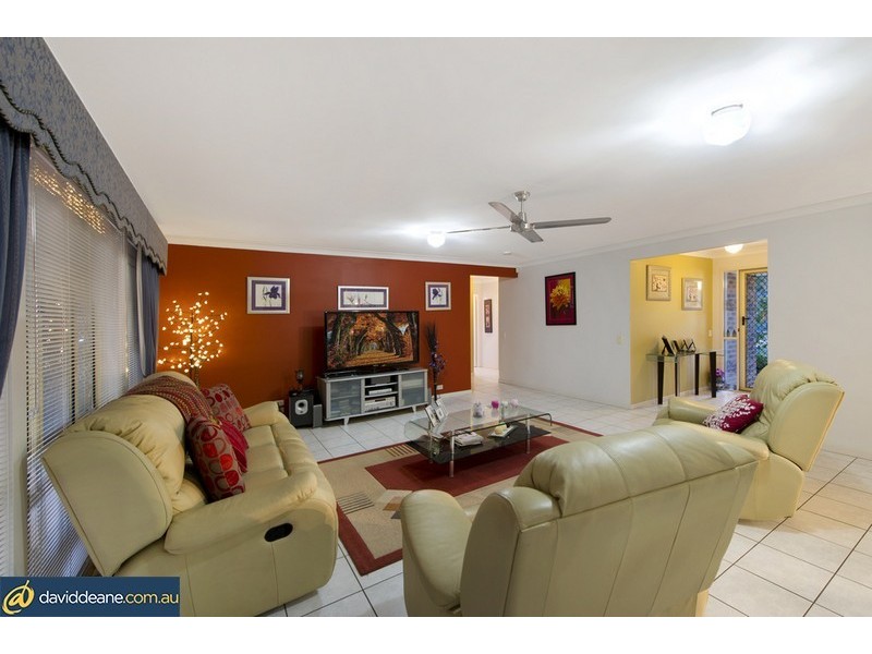 10 Kirri Ave, Petrie QLD 4502