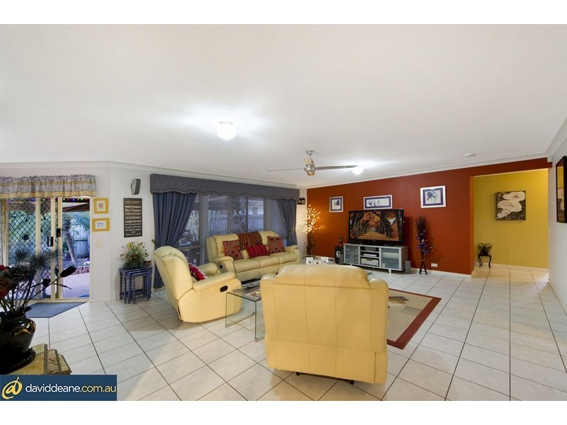 10 Kirri Ave, Petrie QLD 4502