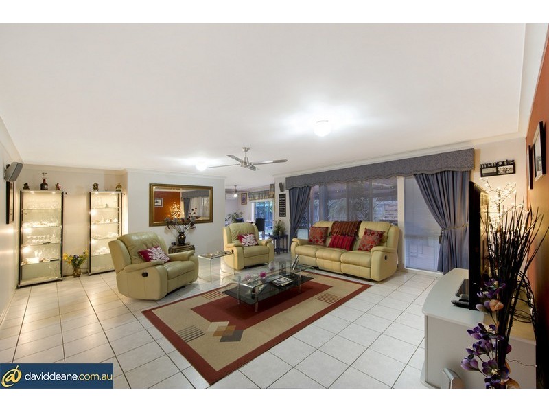 10 Kirri Ave, Petrie QLD 4502