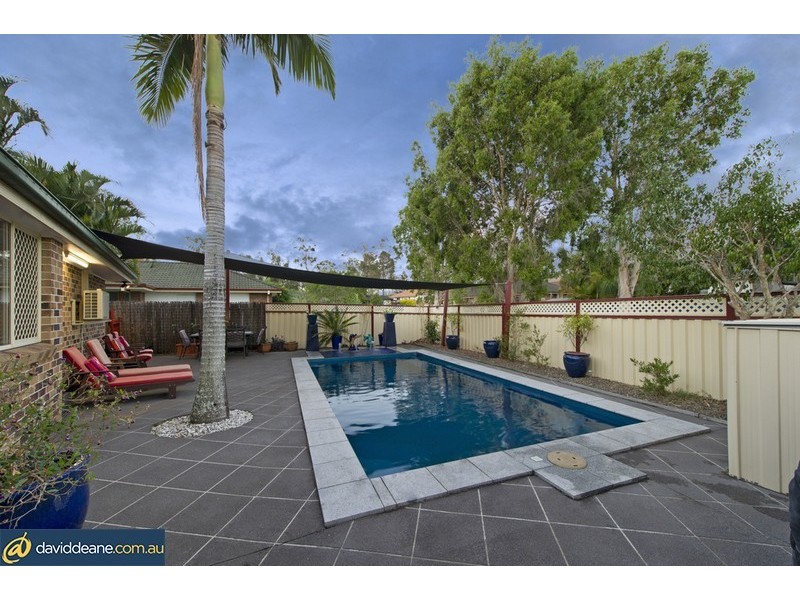 10 Kirri Ave, Petrie QLD 4502