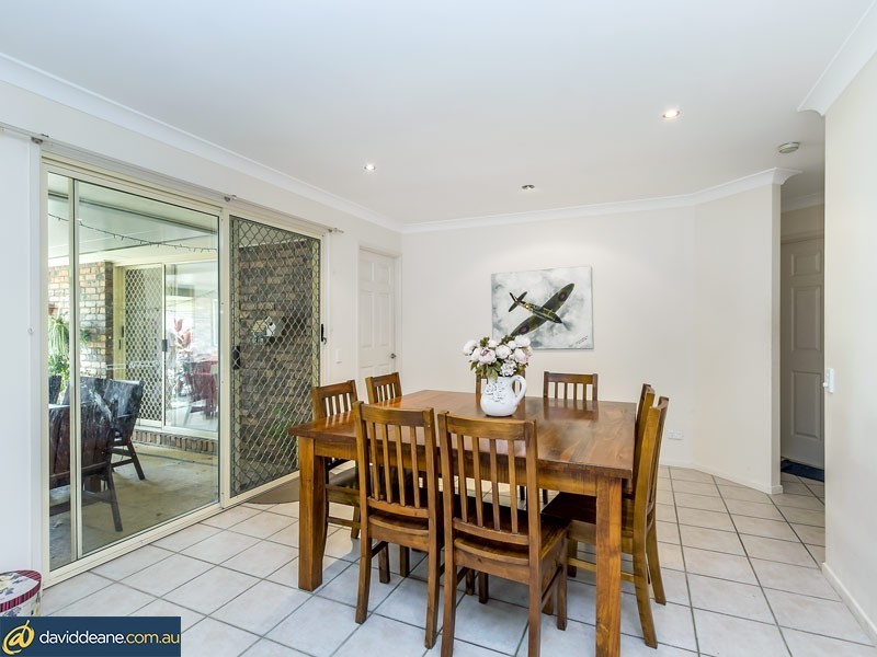 14 Lynanda Crt, Rothwell QLD 4022