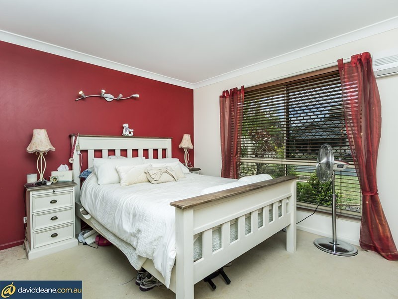 14 Lynanda Crt, Rothwell QLD 4022