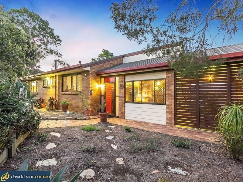 27 Chambery Road, Petrie QLD 4502
