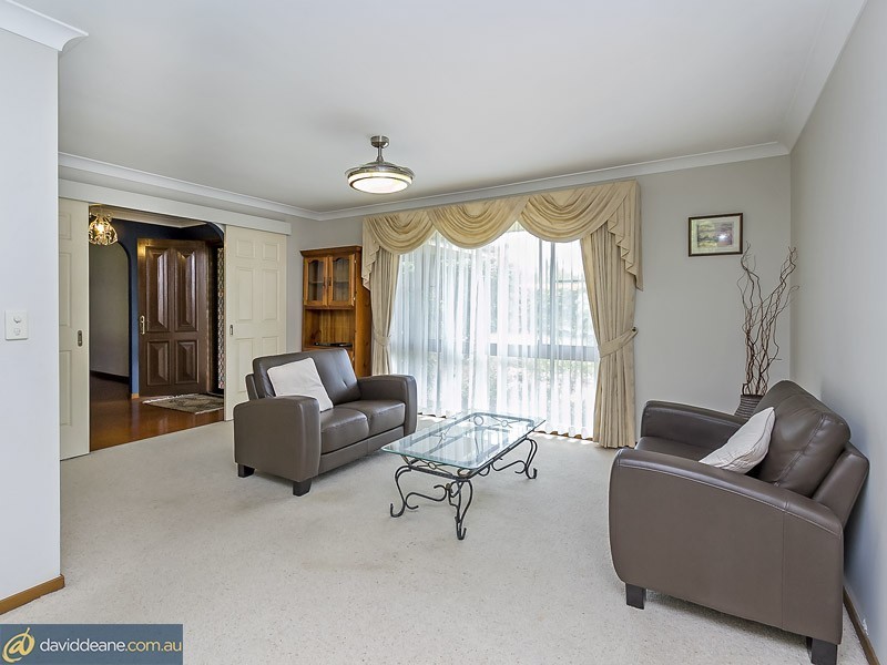 5 Colac Crt, Petrie QLD 4502