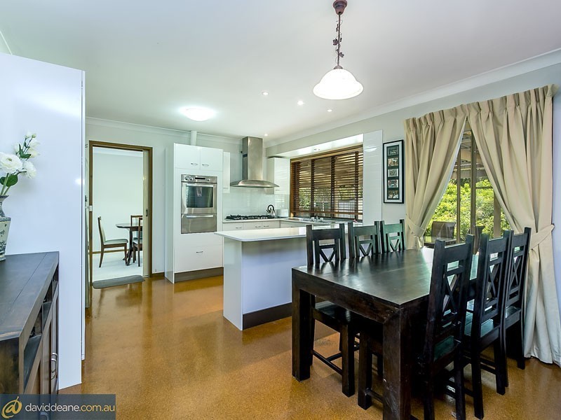 5 Colac Crt, Petrie QLD 4502
