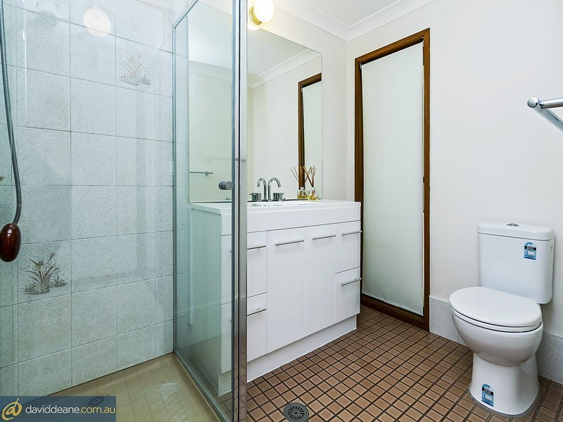 5 Colac Crt, Petrie QLD 4502