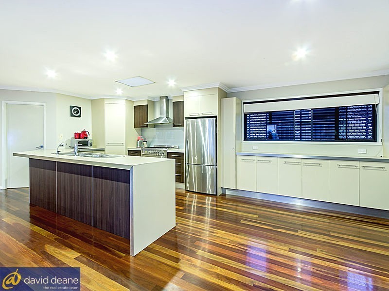 15 Hopkins St, Petrie QLD 4502